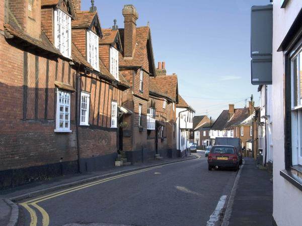High St   nr Tollsworth   Bob